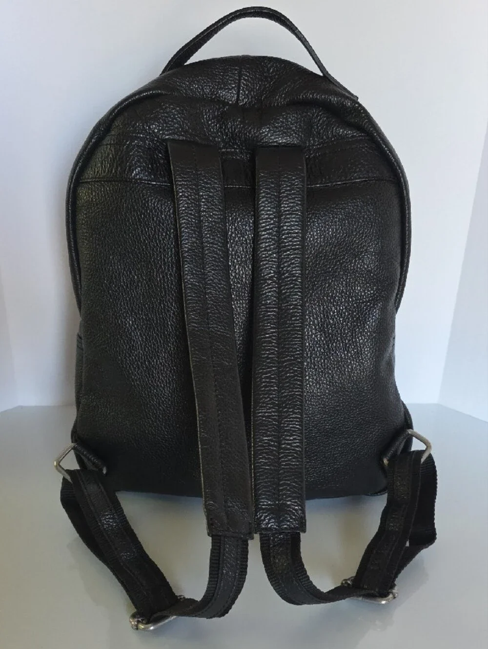 American Eagle Outfitters compact pebbled